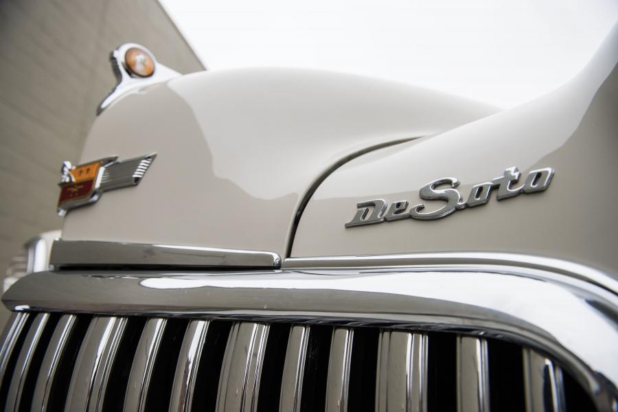 Детали экстерьера DeSoto Custom Convertible (S13-2) 1949 года  (фото 30 из 35)